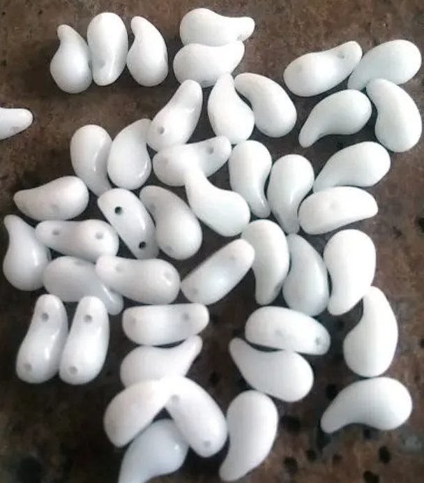 ZoliDuo Bead Right, Chalk White Czech Glass 2-hole 5x8 mm, 03000 Qty 37