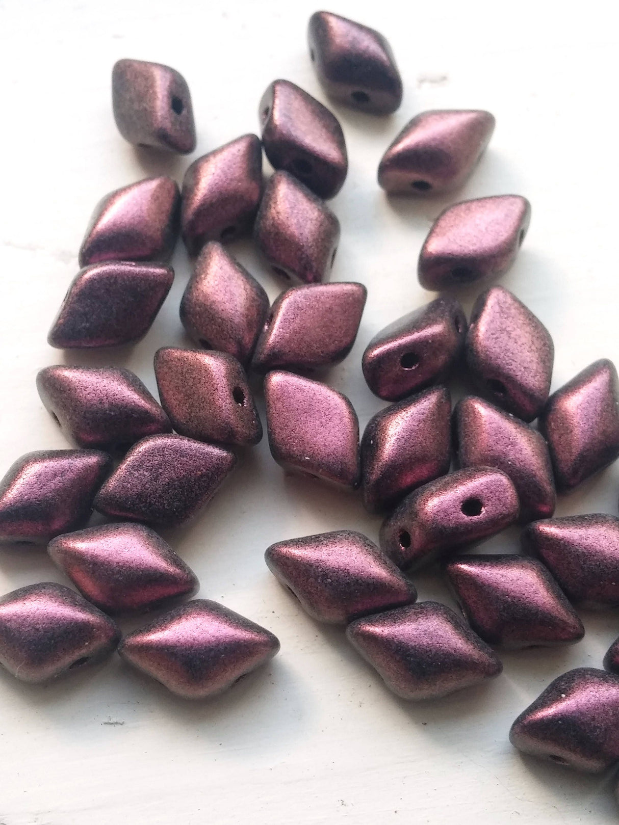 GemDuo Polychrome Plum, 2-Hole Matubo Czech beads 8x5mm, 94106 50 Beads