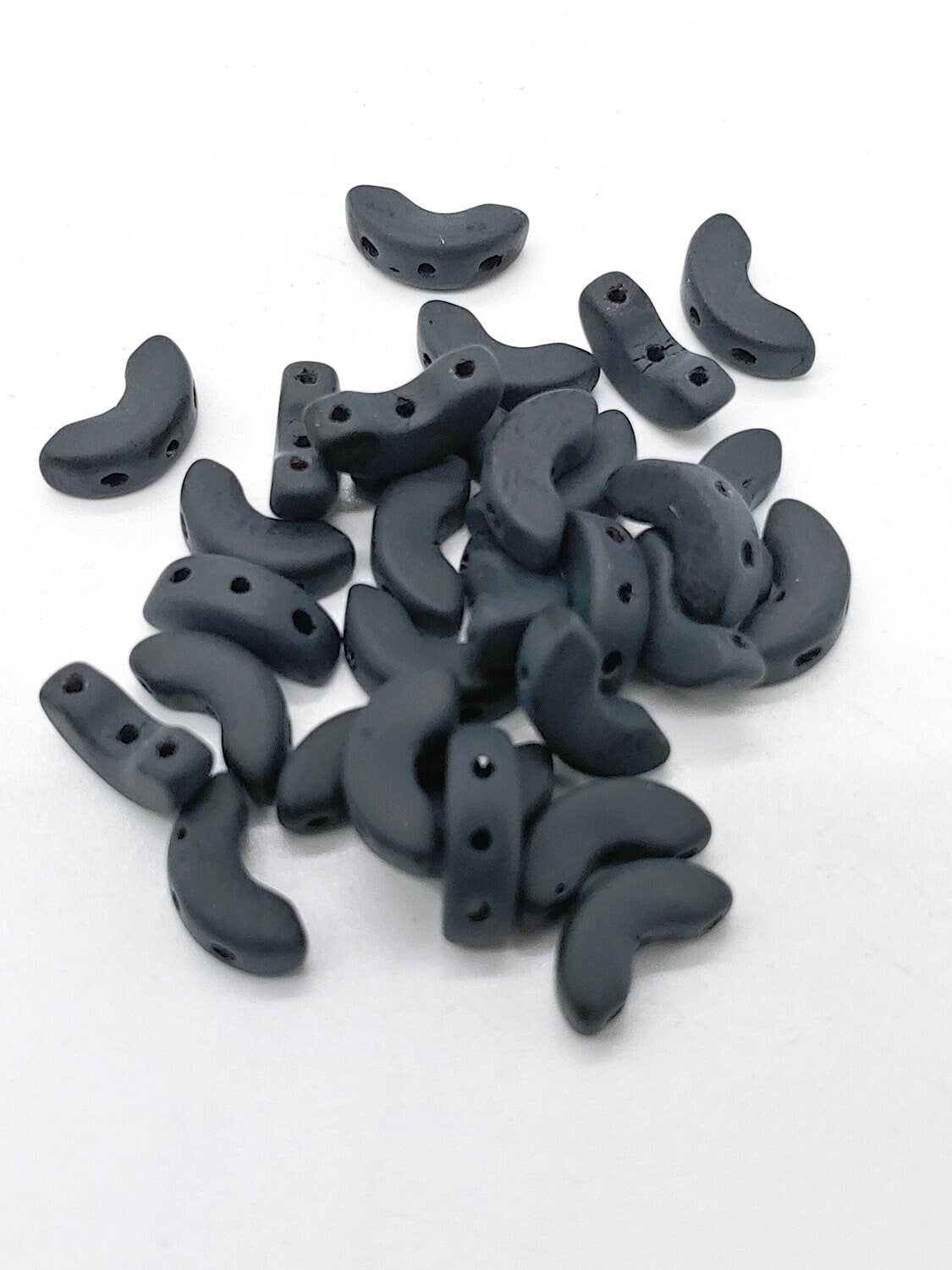 Arcos par Puca Jet Matte, 3-Hole 5X10MM Czech Glass 23980-84100, 30 Beads