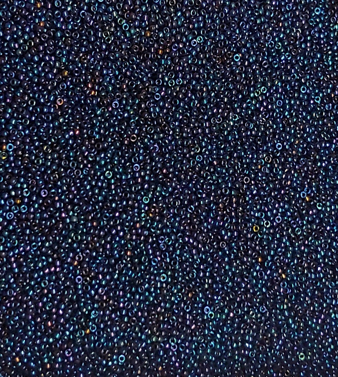 15/0 Toho Navy Blue Iris Metallic, color 82 Round Seed Bead 10g (Metallic Nebula)