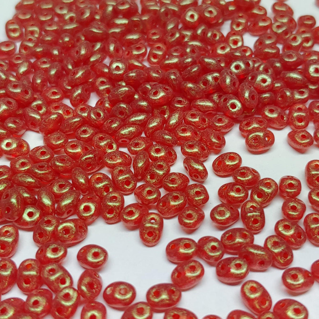 SuperDuo StarDust Red, Czech Glass 2-hole bead 2x5mm, 90080-56952-10 grams