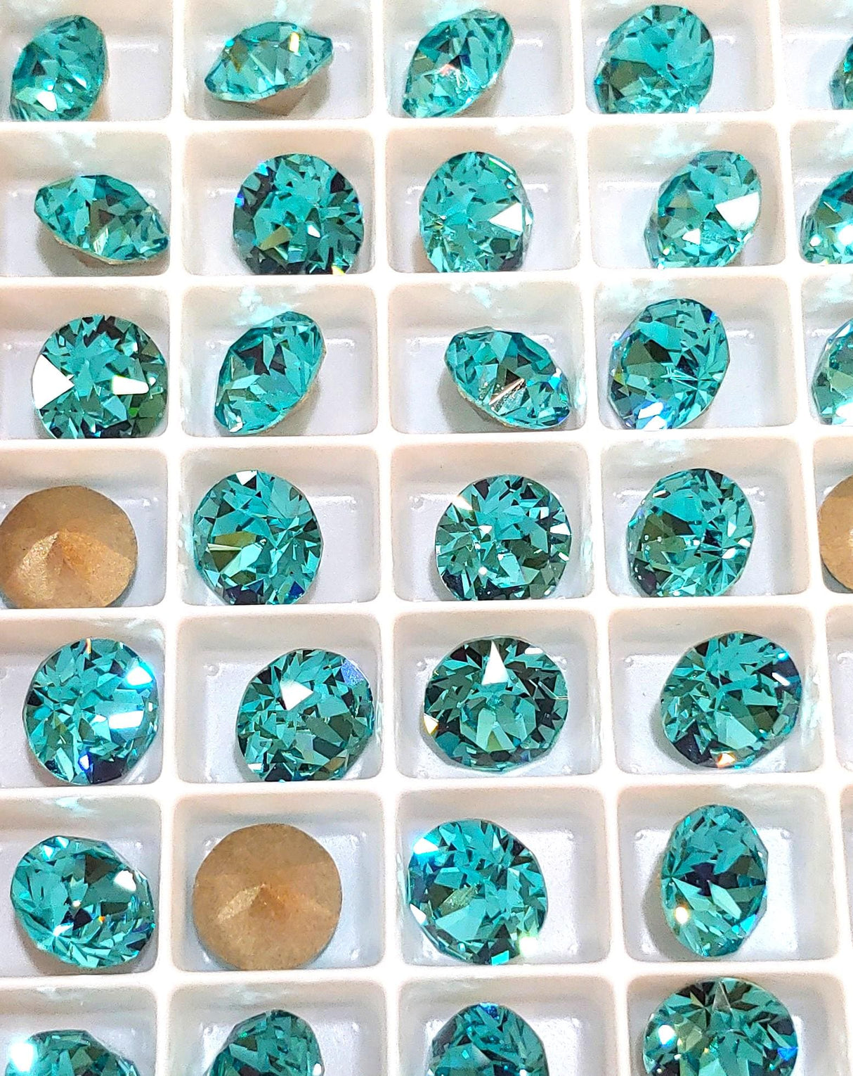 Brilliance Crystal Turquoise SS39 8mm Chaton, Foiled Back