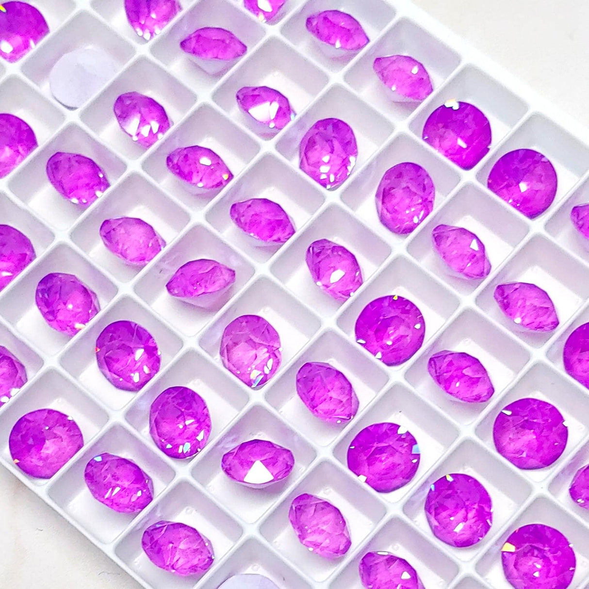 Brilliance Crystal Electric Violet Ignite S39 8mm Chaton, Unfoiled Back