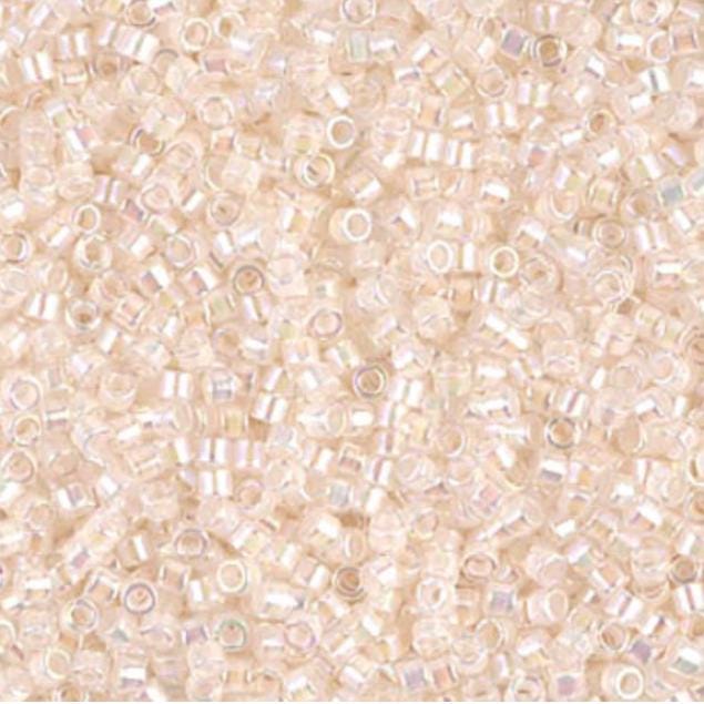 DB0052 11/0 Pale Peach Lined Crystal Miyuki Delica