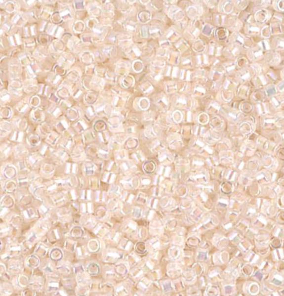 DB0052 11/0 Pale Peach Lined Crystal Miyuki Delica