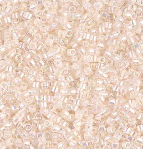 DB0052 11/0 Pale Peach Lined Crystal Miyuki Delica