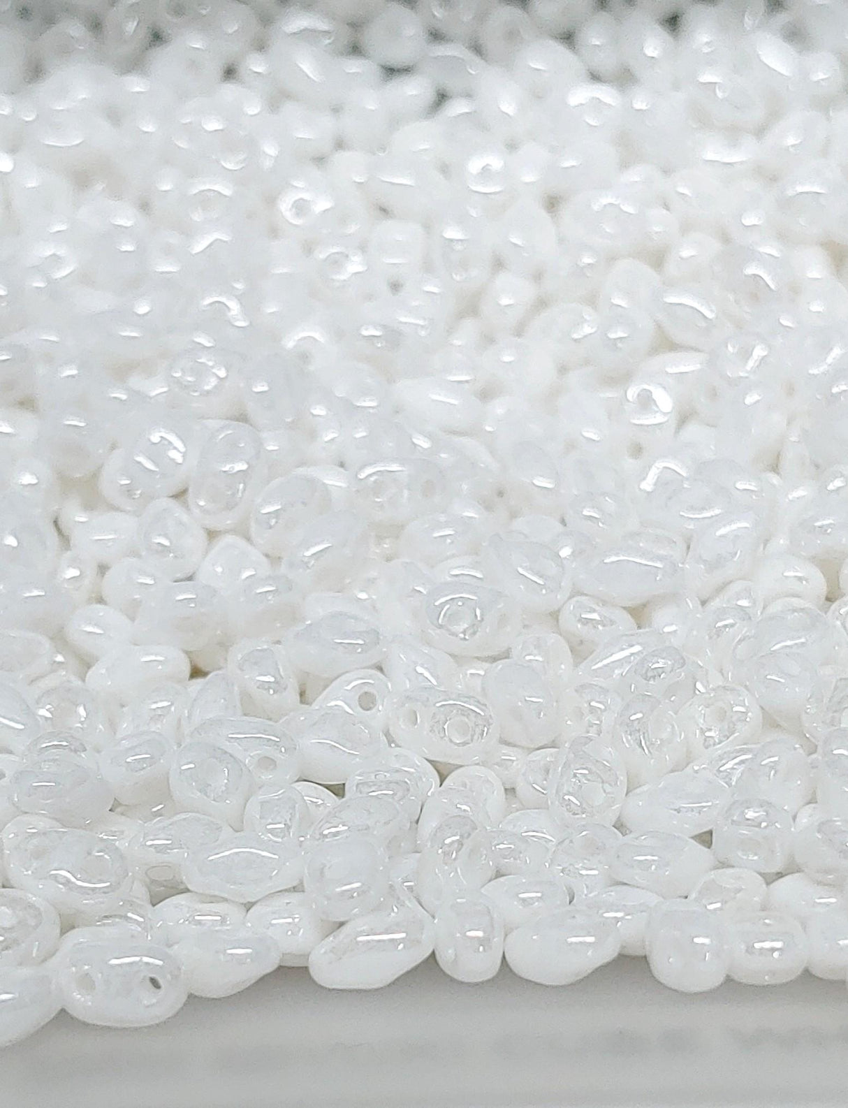 MiniDuo Chalk White Luster, 2-Hole 2x4MM Czech Glass, 03000-14400-10 Grams