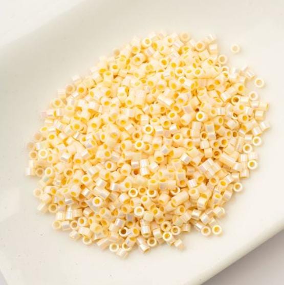Cylin Bead 11/0 Cream AB - 25 G Bag-CY11-1021