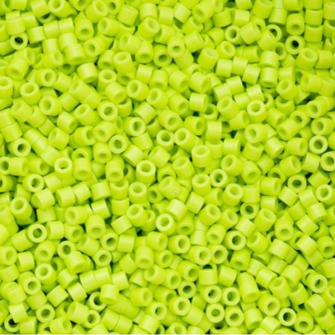 Cylin Bead 11/0 Opaque Chartreuse - 25 G Bag-CY11-1065