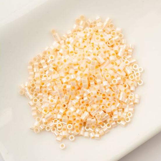Cylin Bead 11/0 Light Beige Glazed Luster - 25 G Bag-CY11-1026