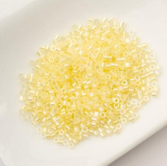 Cylin Bead 11/0 Pale Yellow Lined - 25 G Bag-CY11-1013