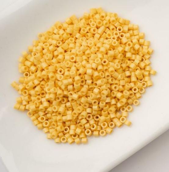 Cylin Bead 11/0 Opaque Light Topaz - 25 G Bag-CY11-1098