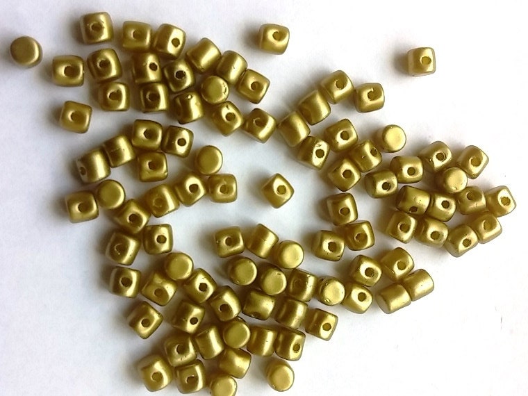 Minos Par Puca Pastel Lime, 2.5X3MM Czech glass 25021