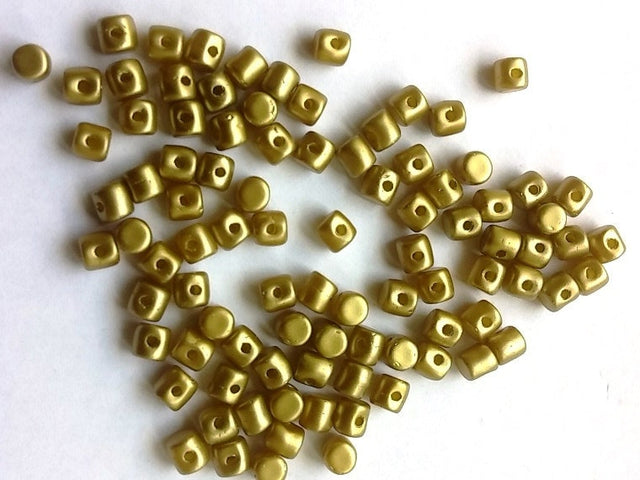 Minos Par Puca Pastel Lime, 2.5X3MM Czech glass 25021