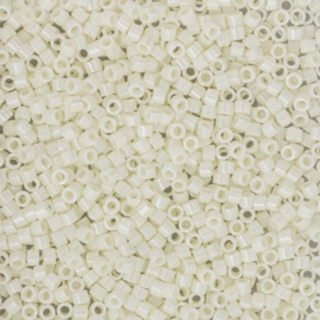 DB2402 11/0 Light Buttercream Ceylon Miyuki Delica