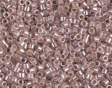 DB0256 11/0 Light Cinnamon Ceylon Miyuki Delica