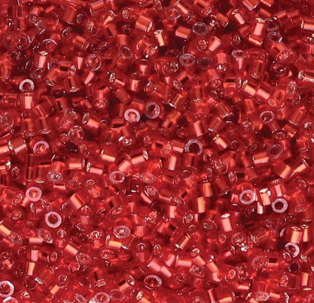 Linea Beads 11/0, Silver Lined Red LIN059, 30 Grams