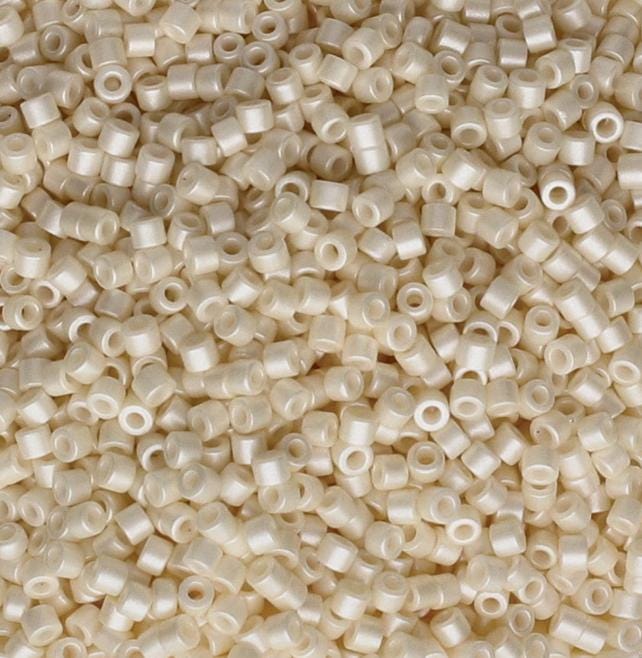 Linea Beads 11/0, Satin Cream LIN015, 30 Grams