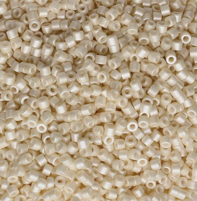 Linea Beads 11/0, Satin Cream LIN015, 30 Grams