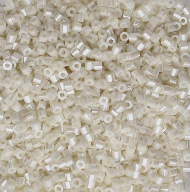 Linea Beads 11/0, Eggshell LIN014, 30 Grams
