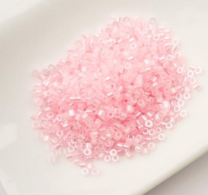 Cylin Bead 11/0 Light Crystal Pink Ceylon - 25 G Bag-CY11-1031